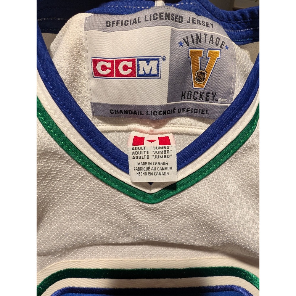Vintage CCM Vancouver Canucks NHL Hockey Jersey White Blue Green Jumbo Canada - Picture 3 of 7